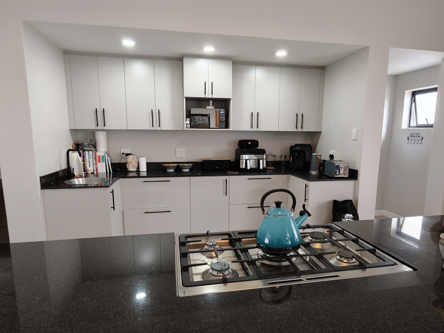 To Let 4 Bedroom Property for Rent in St Francis Links Eastern Cape